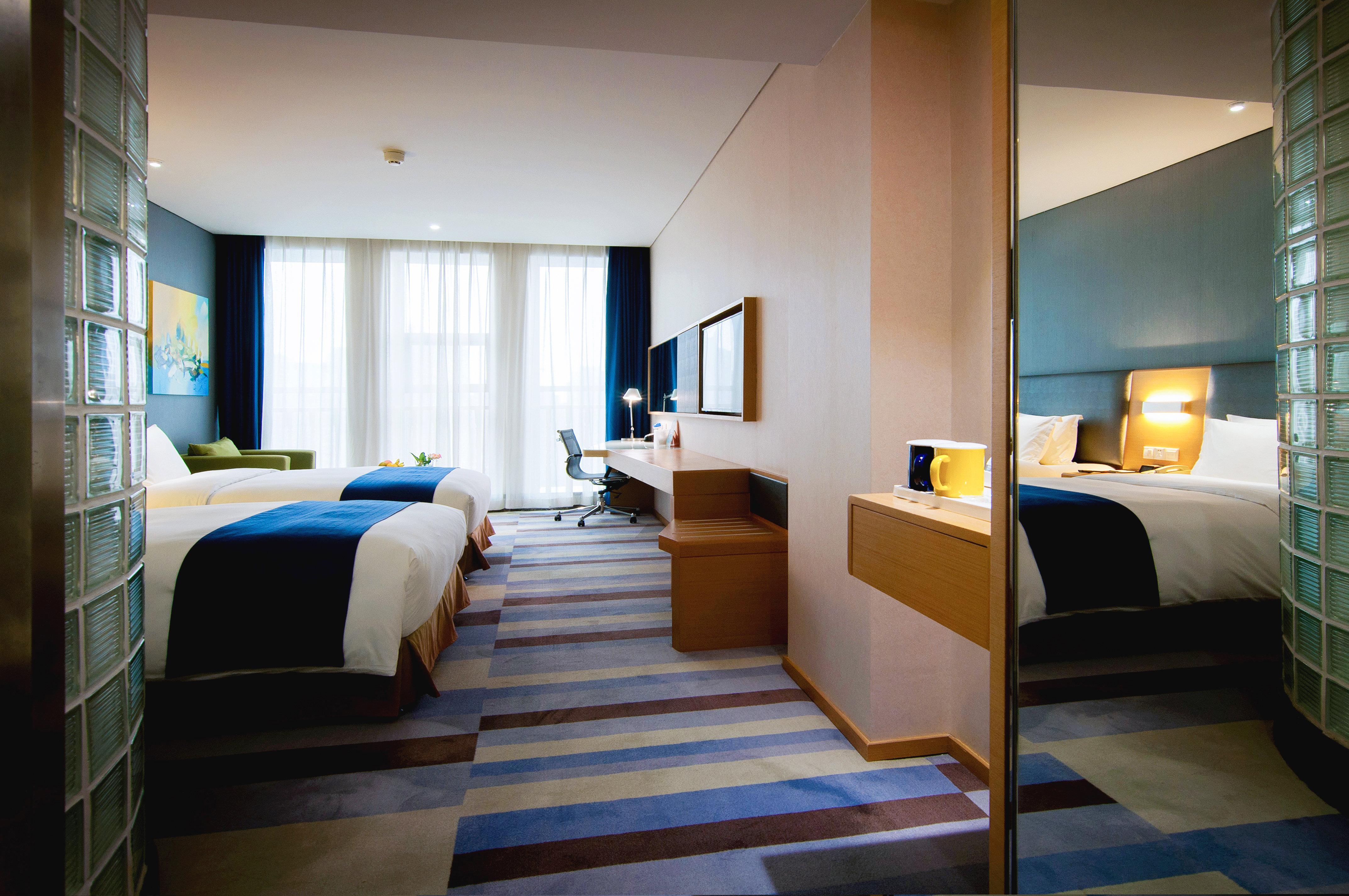 Holiday Inn Express Leshan City Square By Ihg High Speed Rail And Leshan Giant Buddha Екстериор снимка
