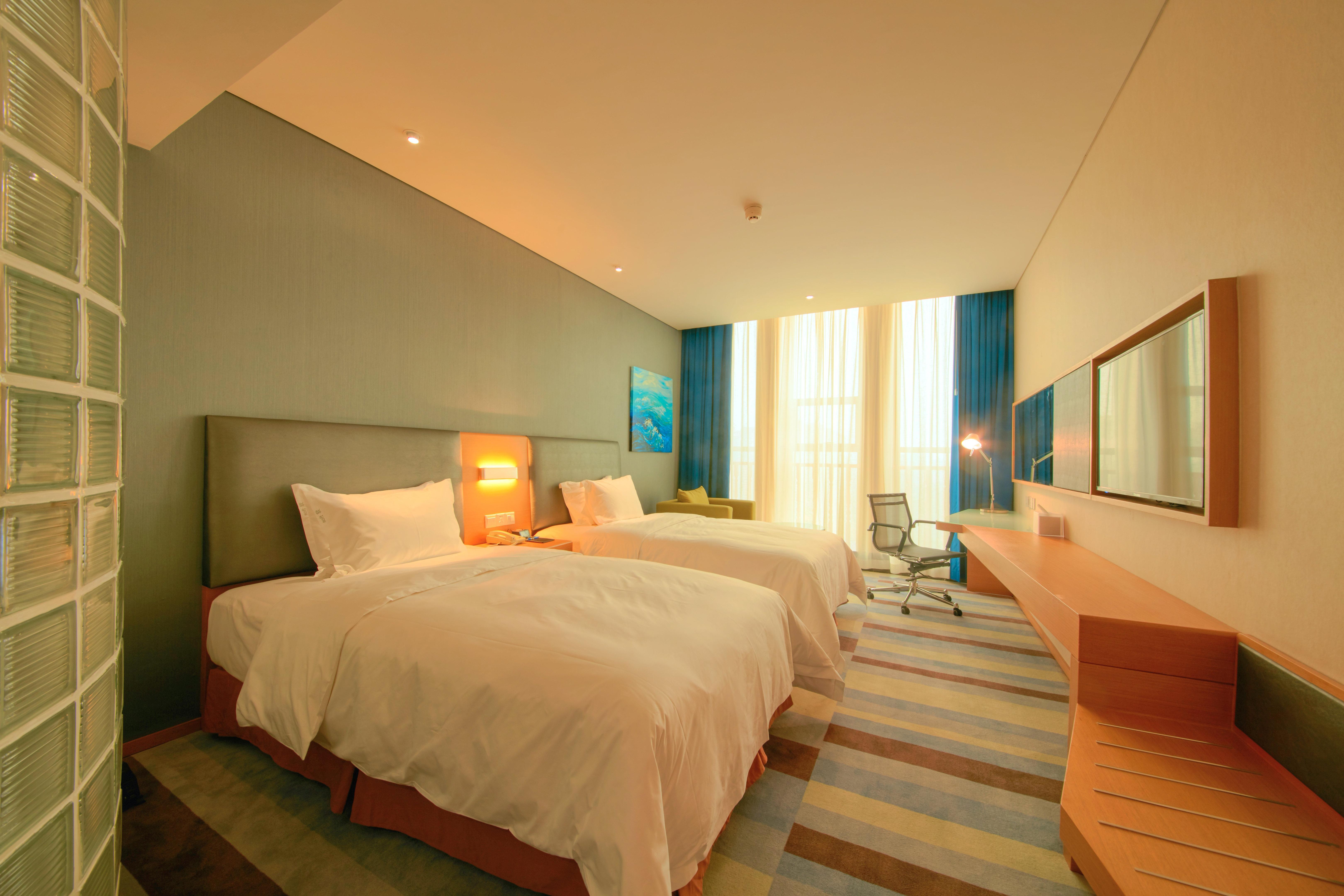 Holiday Inn Express Leshan City Square By Ihg High Speed Rail And Leshan Giant Buddha Екстериор снимка