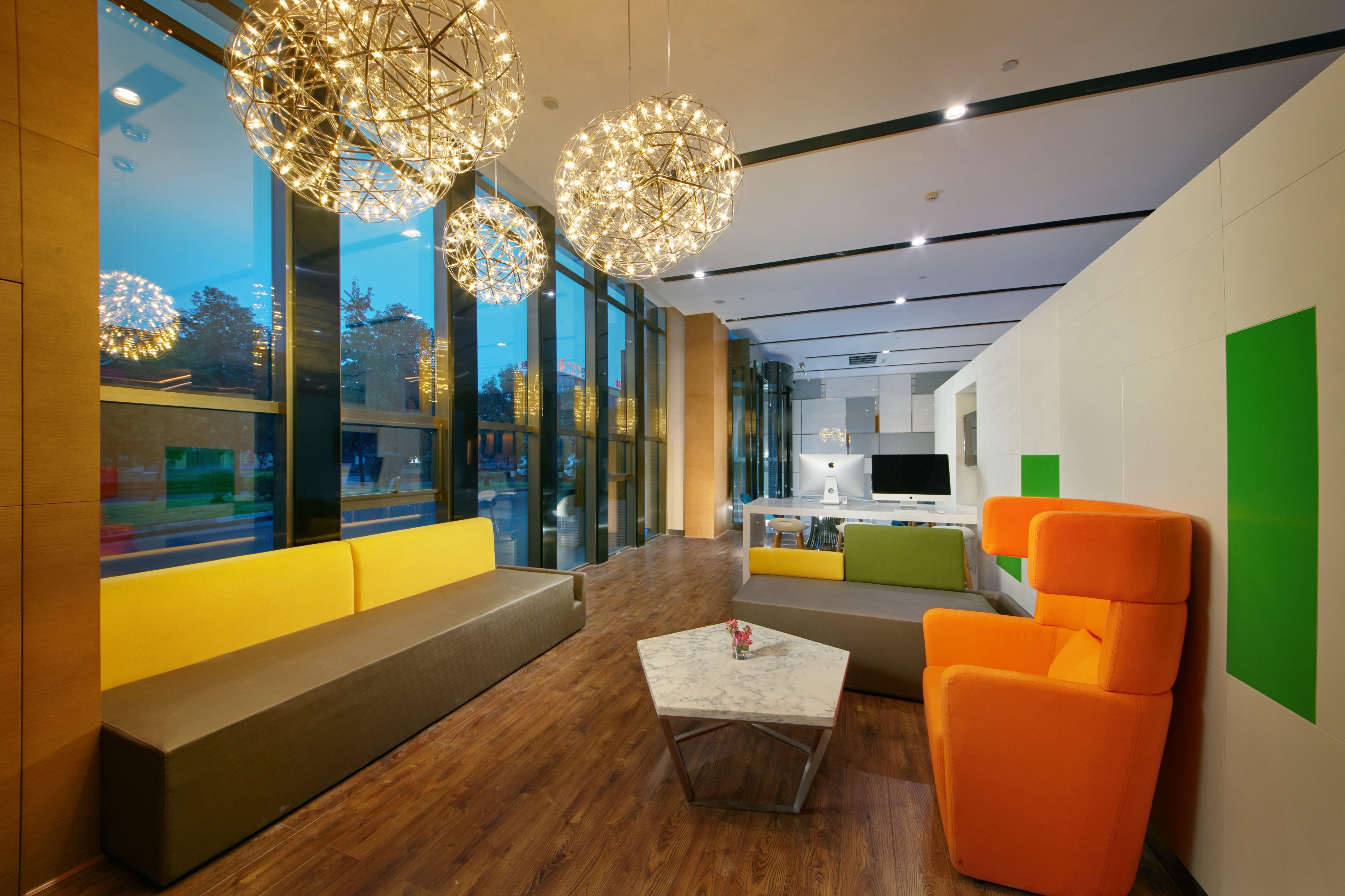 Holiday Inn Express Leshan City Square By Ihg High Speed Rail And Leshan Giant Buddha Екстериор снимка