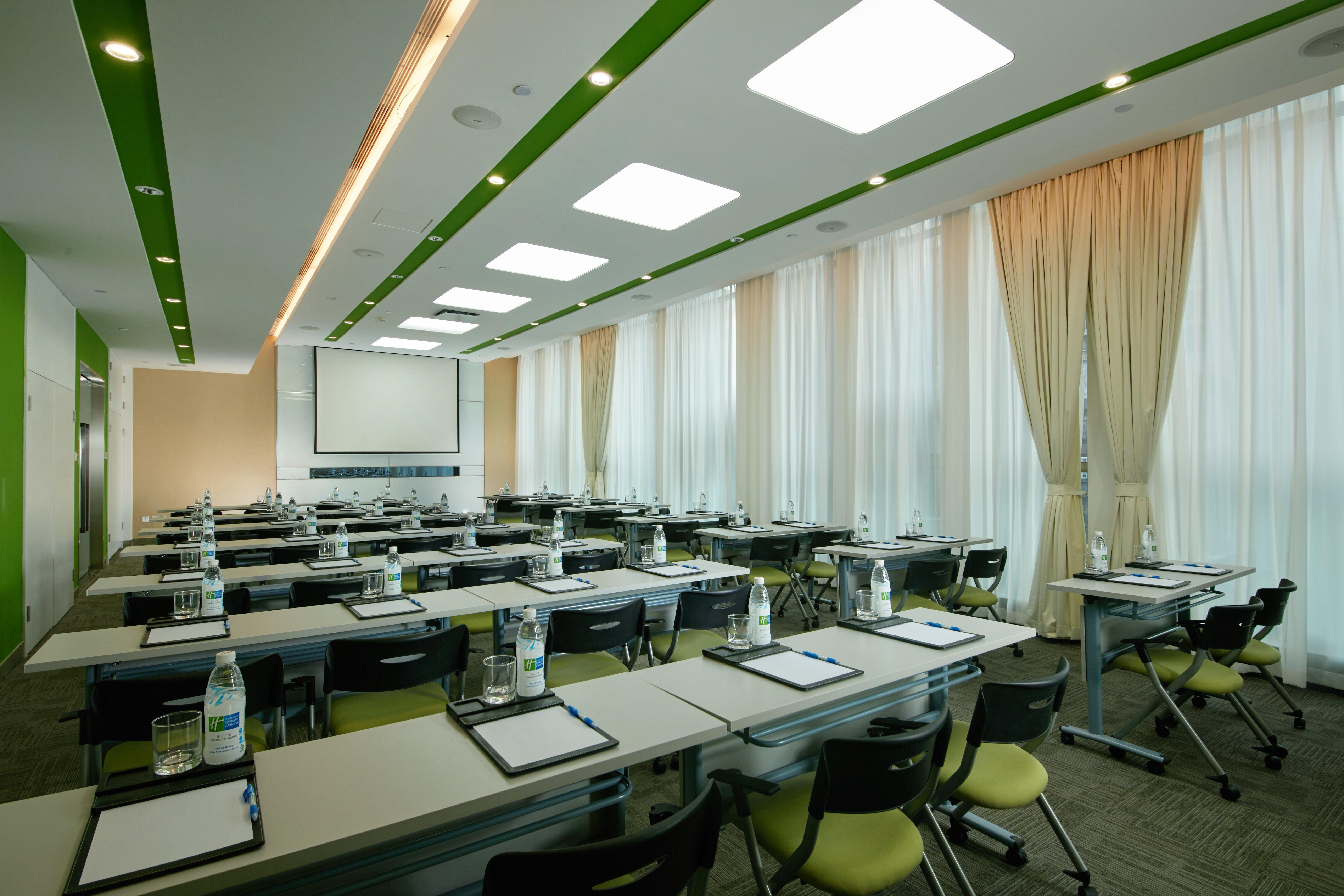Holiday Inn Express Leshan City Square By Ihg High Speed Rail And Leshan Giant Buddha Екстериор снимка