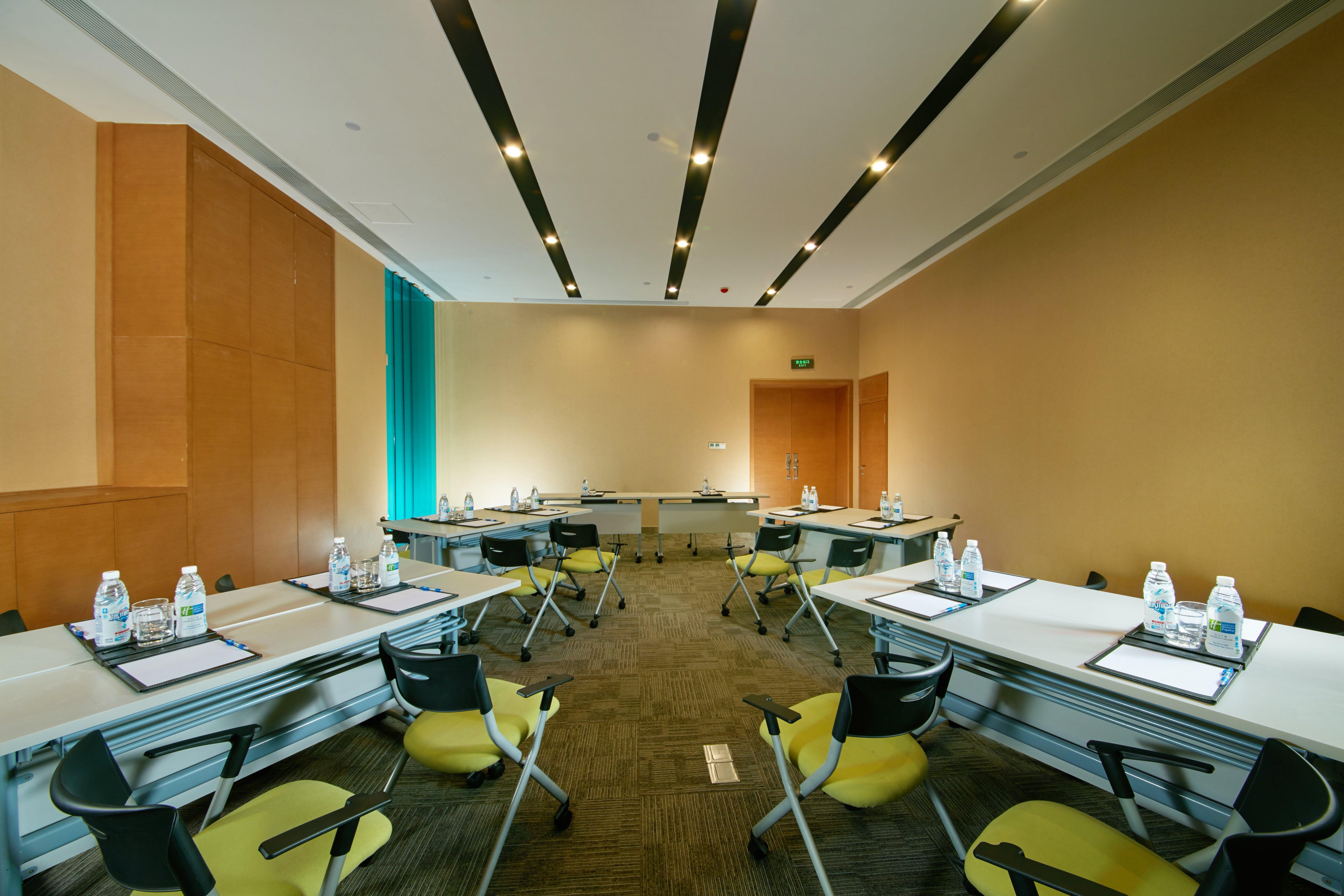 Holiday Inn Express Leshan City Square By Ihg High Speed Rail And Leshan Giant Buddha Екстериор снимка
